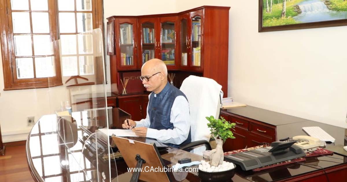 Shri Tarun Bajaj takes charge as the Secretary, Department of Revenue, Ministry of Finance